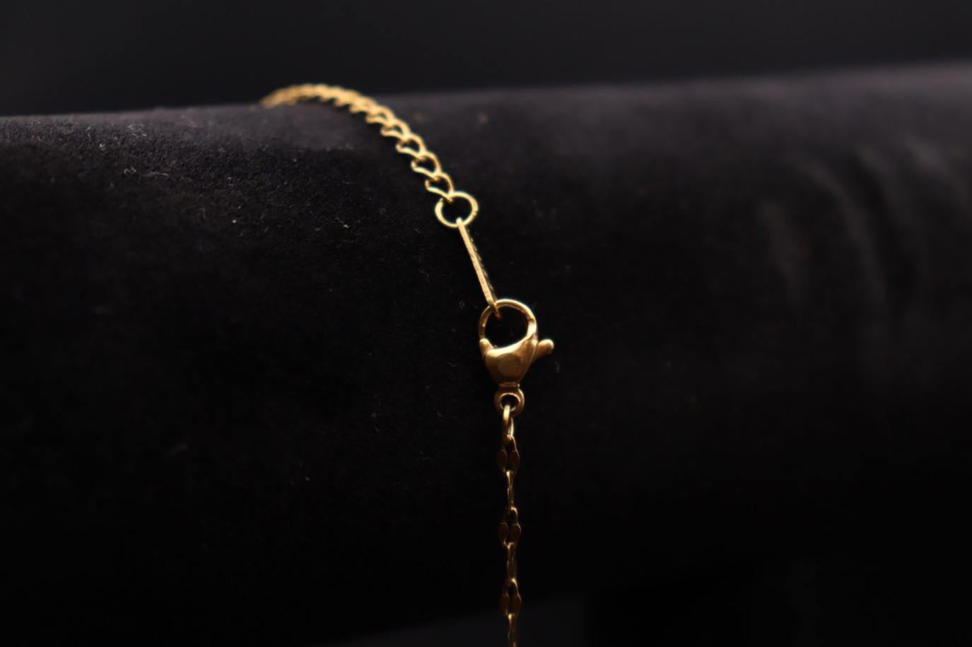 14k Guld kors Halsband "Hedda"